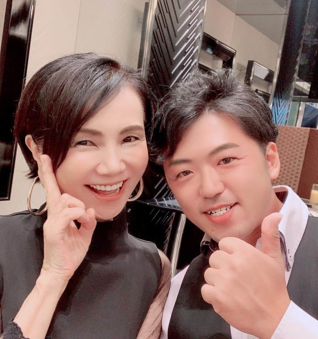 石津香織さんのインスタグラム写真 - (石津香織Instagram)「💓 先日 初めて、 EXEDIAの会に 参加させて頂きました^ - ^  素晴らしい方々ばかりで びっくり‼️しました。  参加するお洋服に 迷い迷って、 ブラックのワンピース👗に  レンタルした サンローランの クラッチバッグ👝  このバッグ、 一目惚れで レンタルૅ˘็ੋ͈◡ुً☬ཻैั້͈ ❤  @shareclorielilly   Sharecloは、 @shareclorielilly   CHANELや LOUIS VUITTONや DIORなどの ブランドの服や小物のレンタルが、  定額制で 出来るから 安心♥️  どれを 選ぼうか、 見てるだけで 楽しい😃  @shareclorielilly   PR @shareclorielilly #ファッション #服 #服好き #服好きな人と繋がりたい #サブスク #服サブスク #服レンタル #shareclo」11月18日 23時22分 - kaori.ishizu