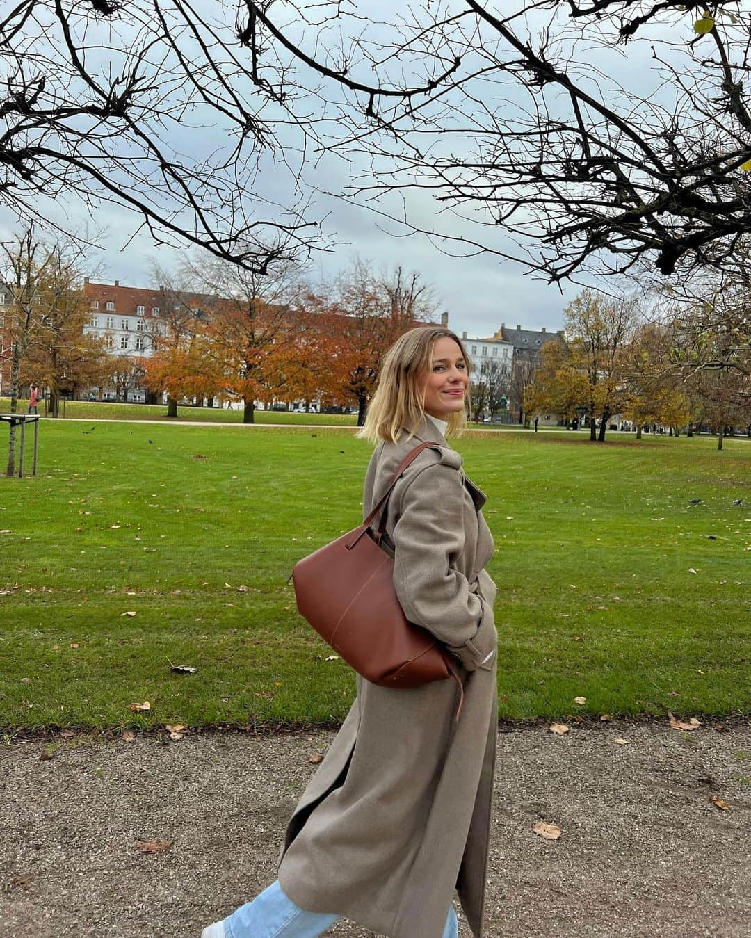 ペルニール・ブルームさんのインスタグラム写真 - (ペルニール・ブルームInstagram)「Strolling around🚶🏼‍♀️🍂」11月18日 23時25分 - pernilleblume