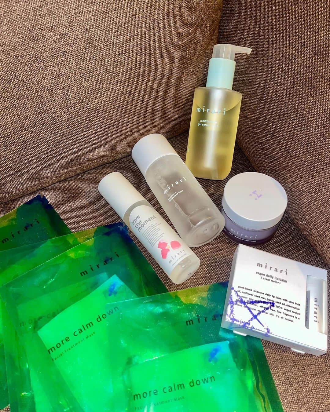 Unaのインスタグラム：「100%ヴィーガンコスメブランド @mirari_cosmetics サロンVol.1に参加したよ🫶✨  代表の @kang_hanna_jp さんが ブランドの立上げやプロダクトが出来るまでの経緯を 丁寧にお話ししてくれました💜 この日のメンバーは元々mirariファン🤭  体質や体調から来る様々な肌悩み 季節の移り変わりに伴う揺らぎ 日々使うスキンケアを安心して使ってほしい その一心で時間をかけて徹底的に行うものづくりを  ピュアで情熱的なエピソードを聞くたびに みんなウルウルしながら🥹🫶 益々mirariとハンハンさんのファンに💜  人に寄り添ってくれるスキンケア💓 ハンハンさんの愛情がつまってます🥰 デリケートな肌質の方こそ是非一度試して欲しい🫶  @blenda0305 お誘いありがとう🥰  #PR #mirari」