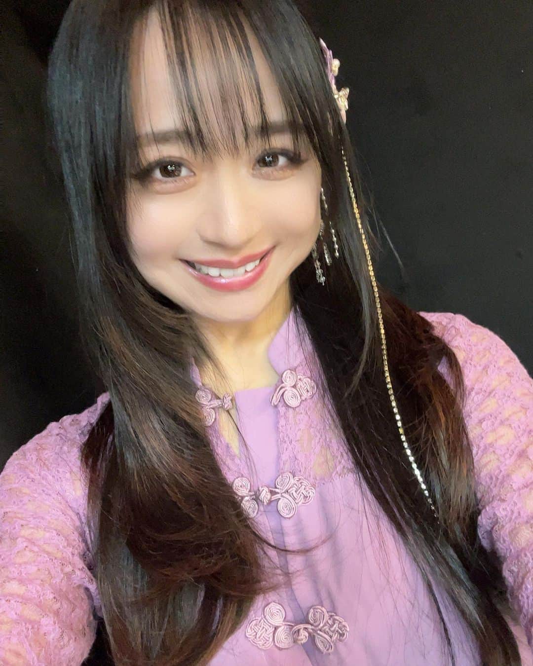 のインスタグラム：「マルサンPOP up Shopイベントin浅草、無事に終わりました🎤 イベント後は取材を受けてきましたよ！ 寒い中お集まりいただいた皆さん、ありがとうございました。 沢山お話もできて凄く楽しかったの💜 わたし少しも寒くないわ。 心はほかほかです。 良いお年を〜なんてもうそんな時期か…だし、 しばらく会えないのね。 でもご挨拶出来てよかった☺︎」