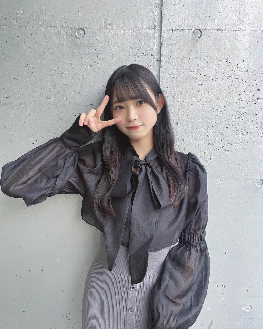 太田有紀のインスタグラム：「握手会1日目ありがとうございました🍎🖤」