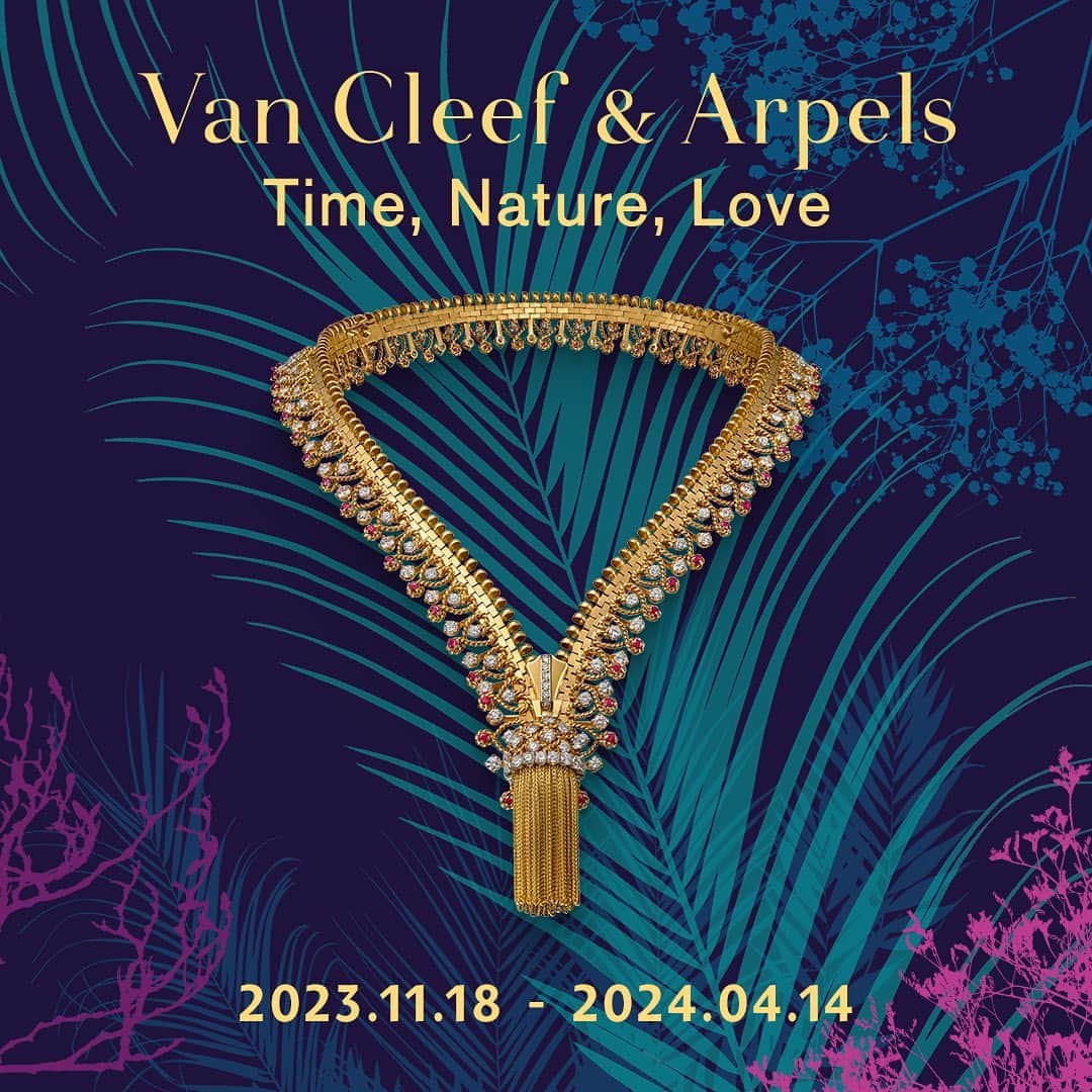 ヴァンクリーフ&アーペルのインスタグラム：「The Maison invites you on a journey through history, artistry and innovation with the opening of the “Van Cleef & Arpels: Time, Nature, Love” exhibition at the D Museum, in Seoul.   Discover more than 300 jewelry pieces, watches and precious objects through the poetic perspectives of Alba Cappellieri and Johanna Grawunder.   Exhibition curated by @alba.cappellieri Scenography by @johannagrawunder   #VanCleefArpels #VCAexhibition #VCATimeNatureLove」