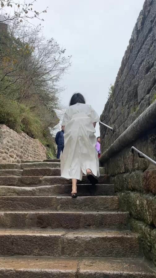 小松美羽のインスタグラム：「Live Painting at Mont Saint-Michel🇫🇷」