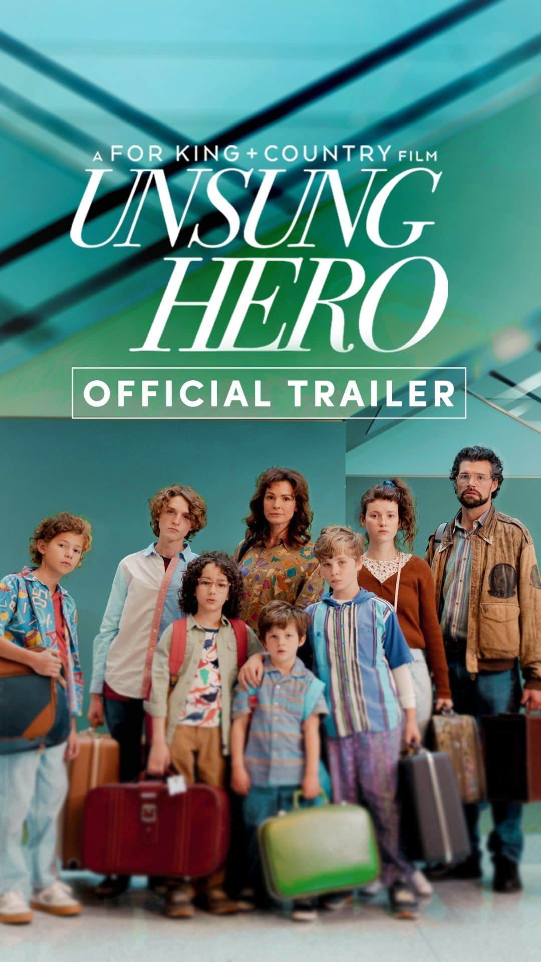 キャンディス・キャメロン・ブレのインスタグラム：「It’s quite the family adventure, and it’s coming to theaters April 26th! 👨‍👩‍👧‍👦✈️🎞️  Giving you the official UNSUNG HERO trailer, optimized for us @Instagram-ers..  With Love,  - Joel, Luke, Daisy, Candace, Jonathan, Lucas, Hillary and the @UnsungHeroMovie Cast  #UnsungHeroMovie #Lionsgate #KingdomStoryCompany #CandyRockEntertainment」