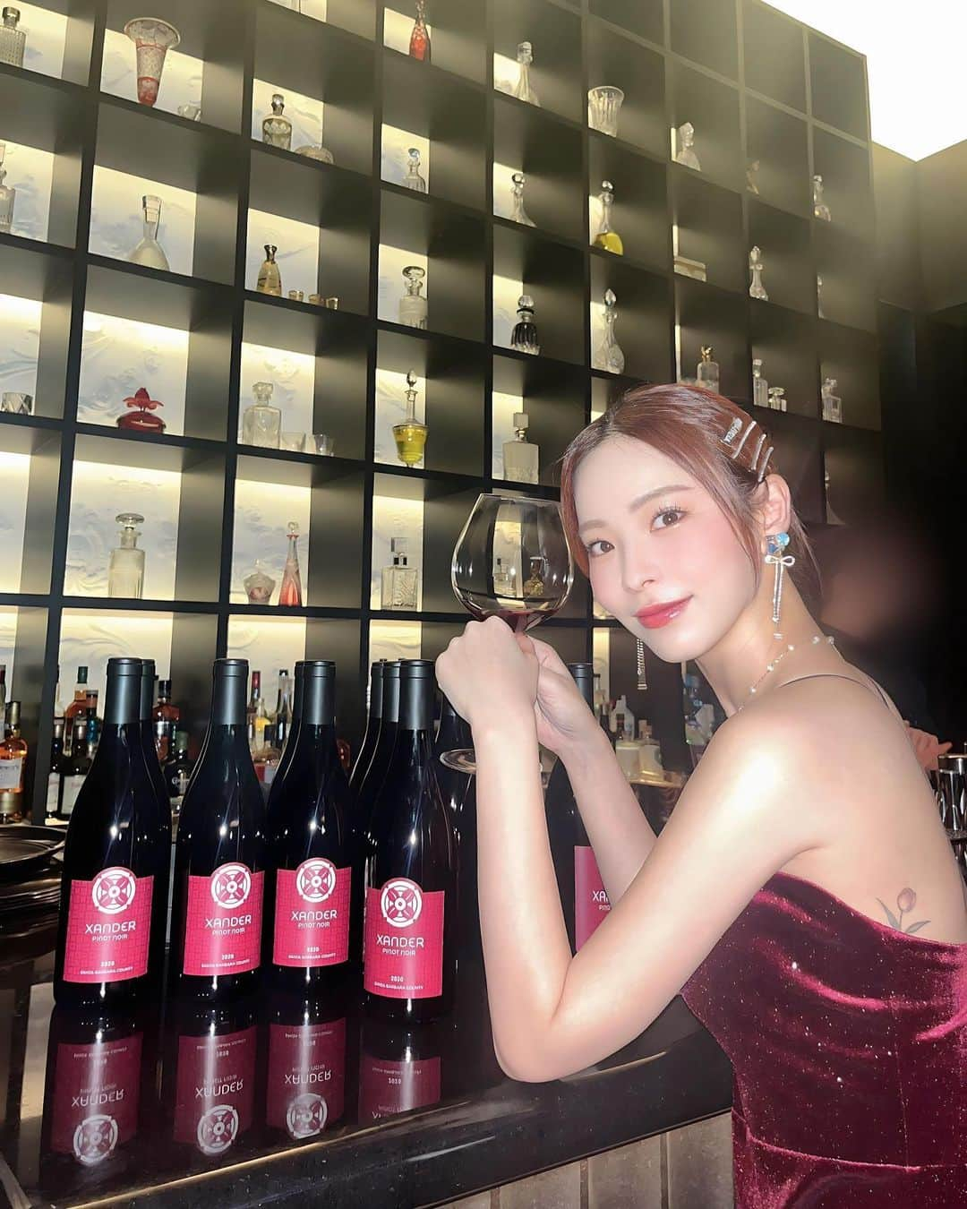 河村美咲さんのインスタグラム写真 - (河村美咲Instagram)「おめかししてワイン🍷🍷🍷 @temu  のワンピース　ベロアでかわいい♡  #ベロア #PR」11月18日 23時47分 - misaki_haaan