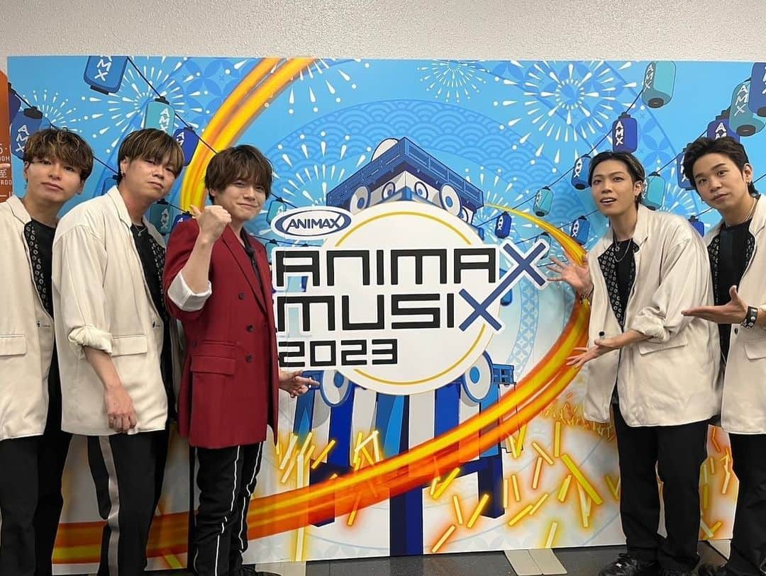 内田雄馬のインスタグラム：「ANIMAX MUSIX 2023 #皆様ありがとうございました #熱い×3 #お祭り #楽しかった #MADKIDさんかっこよかった #Δ小隊からきました #事務所の姉さん #レーベルの姉さん #挟まれ兄さん #姉さん」