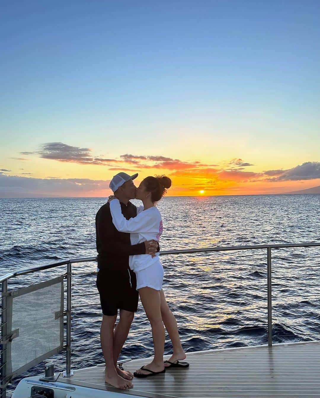 マリア・メノウノスのインスタグラム：「Happy birthday honey! Thinking back to our first couple of birthdays together… when a cake was a lot to pay for. When an occasional fri night not only could we get Taco Bell, but a personal mini pan pizza from Pizza Hut next door. It was a combo store. Lol We were so giddy that we could afford that extra 6” piece of dough with tomato sauce and cheese! When we were striving for our dreams. What a journey it has been. Thank you for all you have done for me. And now we have this little angel Athena. So grateful to be on this journey with you and her. Love watching you step in to the daddy role and how excited you get at her every little coo or giggle. Here’s to many more healthy happy loving birthdays! I love you and am so grateful for the blessing you are in my life. Xo」