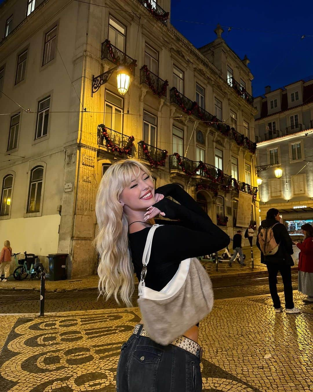 ローレン・グレイのインスタグラム：「lisbon u have my ♡」