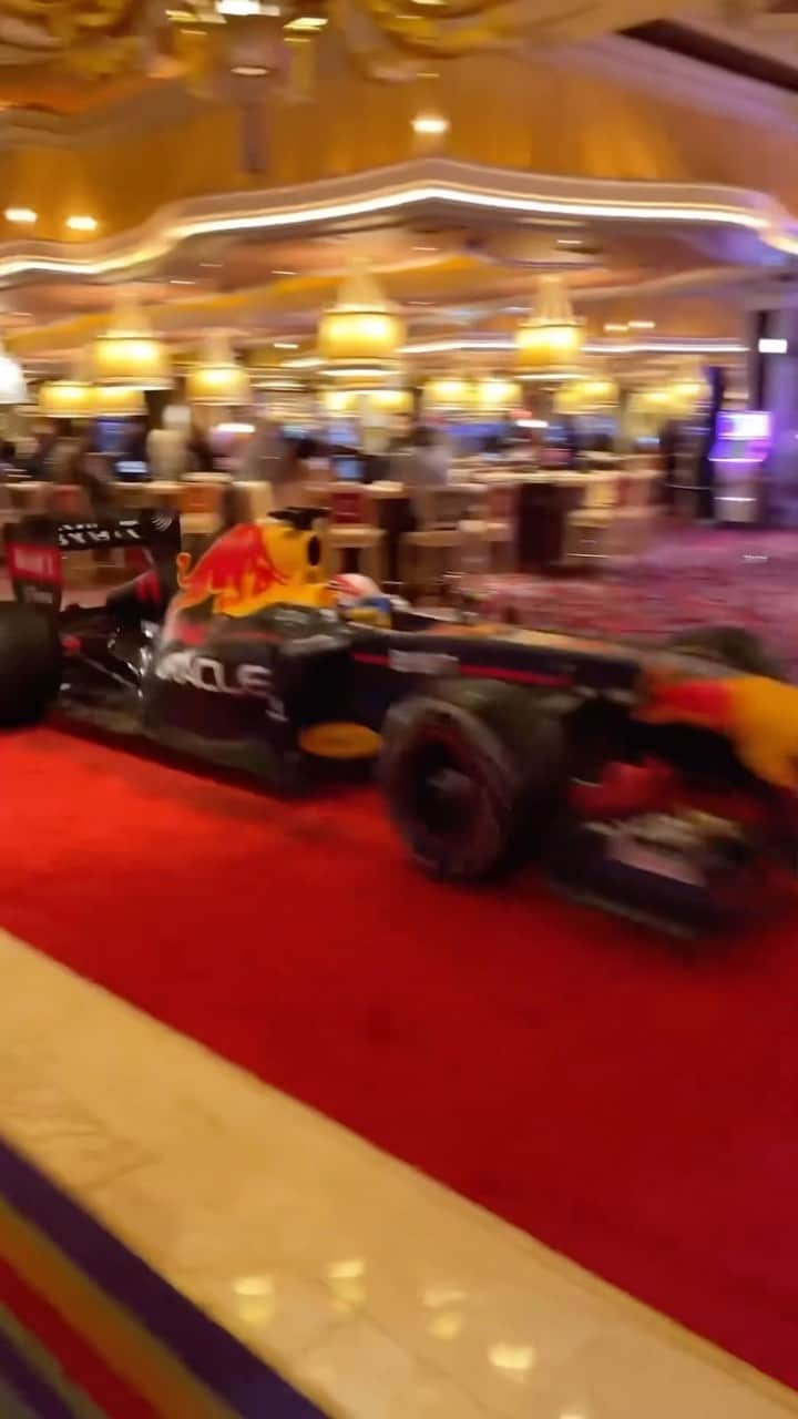 レッドブルのインスタグラム：「what happens when you win the jackpot in Vegas 👀  #redbull #givesyouwiiings #f1 #motorsports #LasVegasGP」