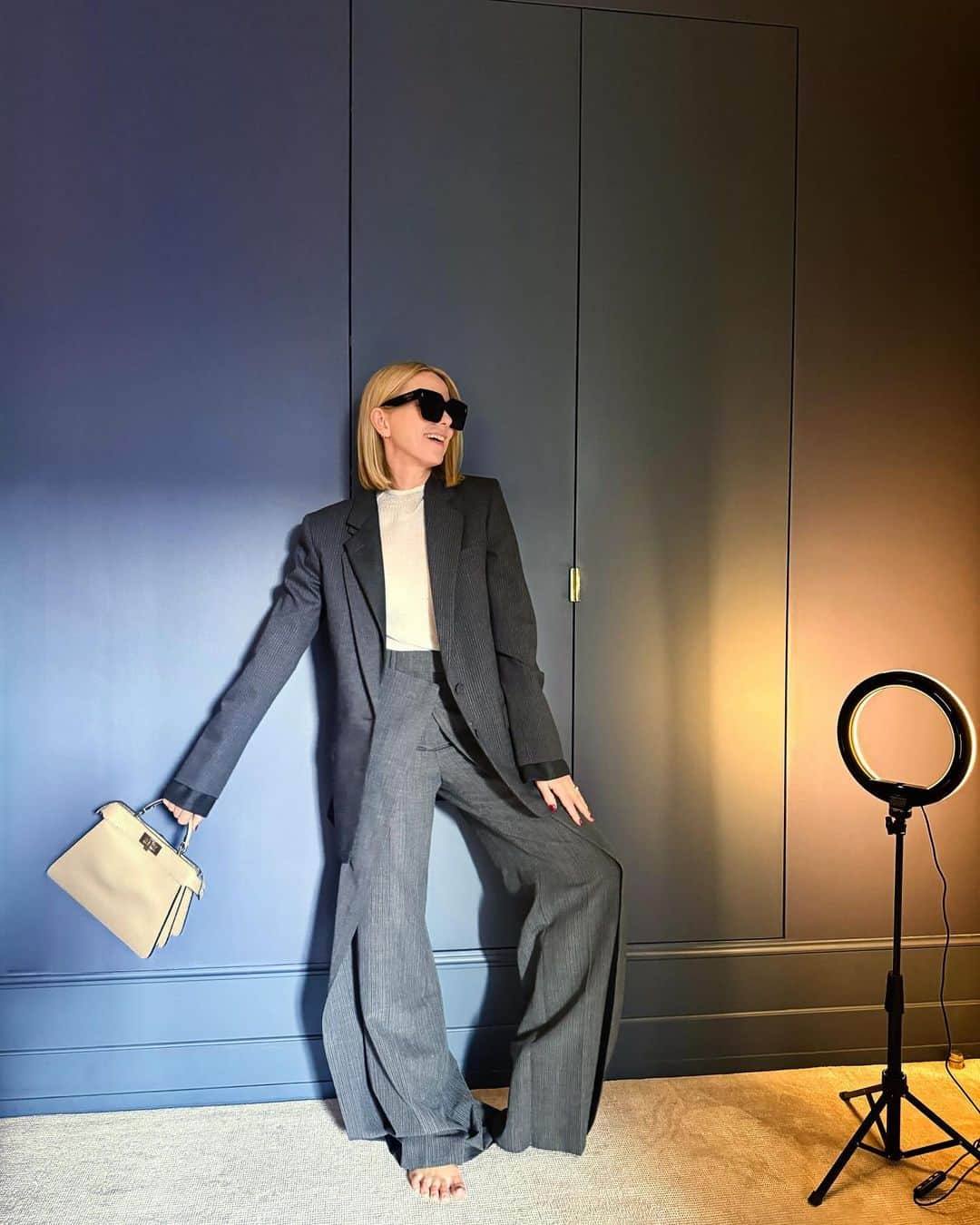 ナオミ・ワッツのインスタグラム：「Hide and Chic with my Peekaboo @fendi  #FendiPeekaboo @jeanannwilliams  @ryantrygstadhair  @kyrapanchenko_mkup」