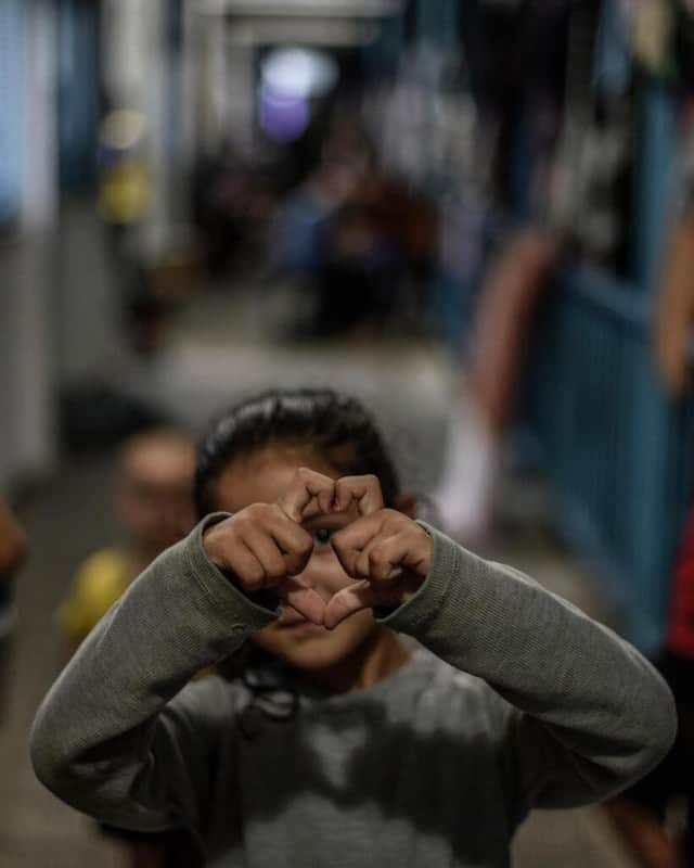 unicefさんのインスタグラム写真 - (unicefInstagram)「“The only thing I want is to go home.”  8-year-old Lama is now staying at a shelter in Khan Younis city, Gaza.  UNICEF calls for an immediate humanitarian ceasefire, unrestricted humanitarian access across Gaza and immediate and safe release of all abducted children.  © UNICEF/UNI472267/Zaqout」11月19日 0時30分 - unicef