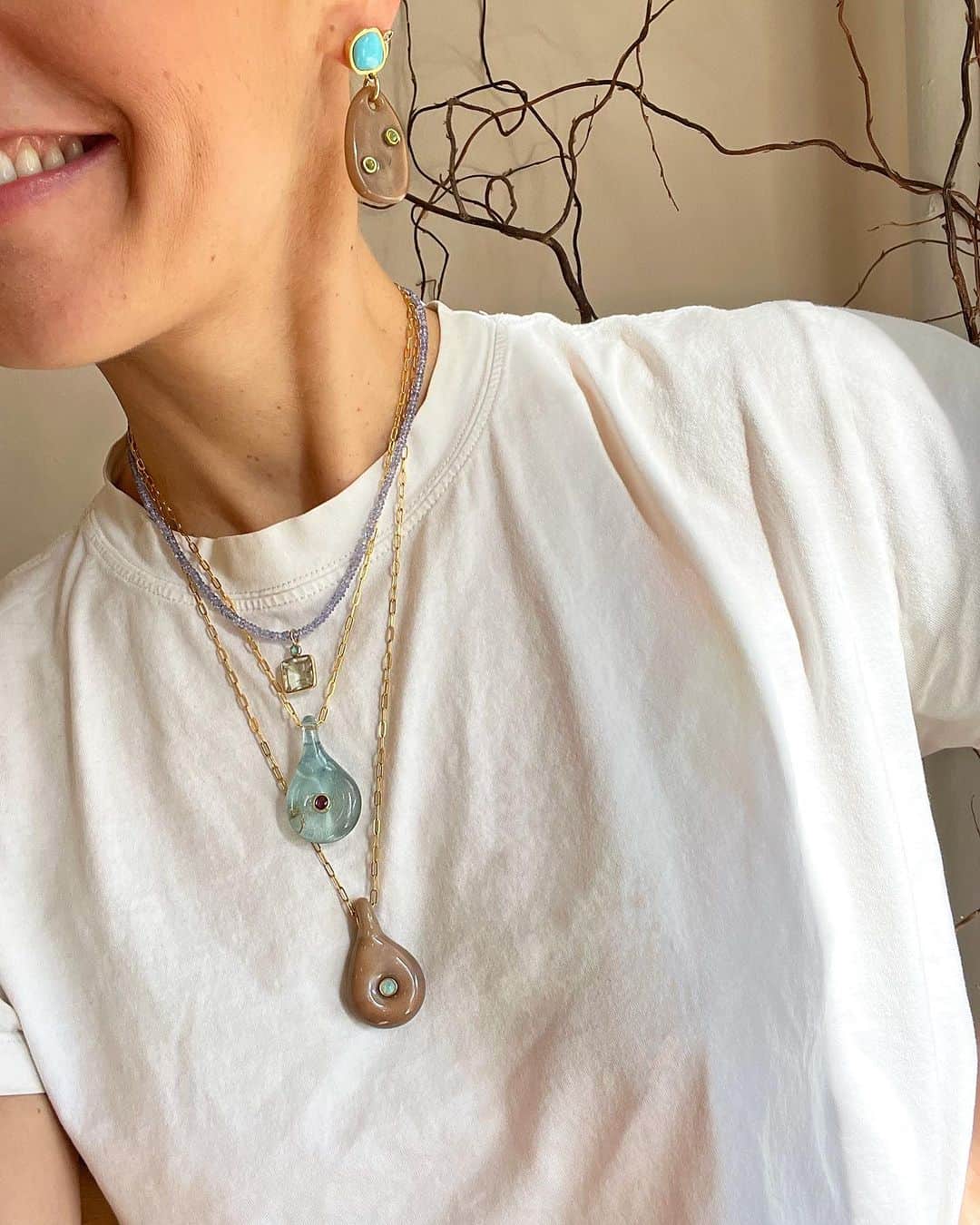 リジー フォルトゥナートのインスタグラム：「Saturday strands 〰️ Feeling twice as nice in our stone-studded, hand-blown glass muse pendants💧with a sweet fine 14k mood necklace sitch ✨ #lizziefortunato」
