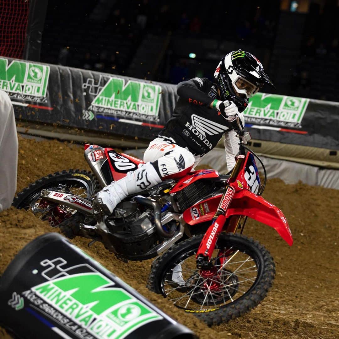 Racer X Onlineのインスタグラム：「Jo Shimoda and Jett Lawrence lead the way in Qualifying at @supercross_de_paris Photos @crunch724   SX1️⃣ Qualifying  1- Jett Lawrence 39.583 2- Cooper Webb +0.533 3- Cedric Soubeyras +0.900  SX2️⃣ 1- Jo Shimoda 40.996 2- Tom Vialle +0.956  3- Jace Owen +0.973  #ParisSupercross」