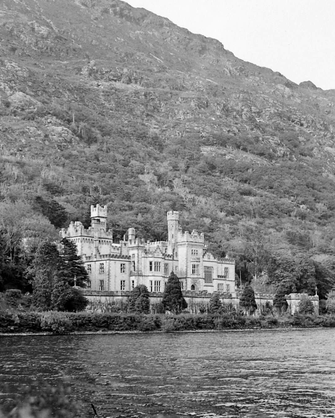 lifeのインスタグラム：「Image of Kylemore Abbey taken by LIFE photographer Hans Wild for an essay about Ireland, 1946.   Visit the link in bio to see more dreamy destinations from the LIFE Archive! ☘️  (📷 Hans Wild/LIFE Picture Collection)   #LIFEMagazine #LIFEArchive #LIFEPictureCollection #HansWild #Ireland #KylemoreAbbey #Destinations #1940s」