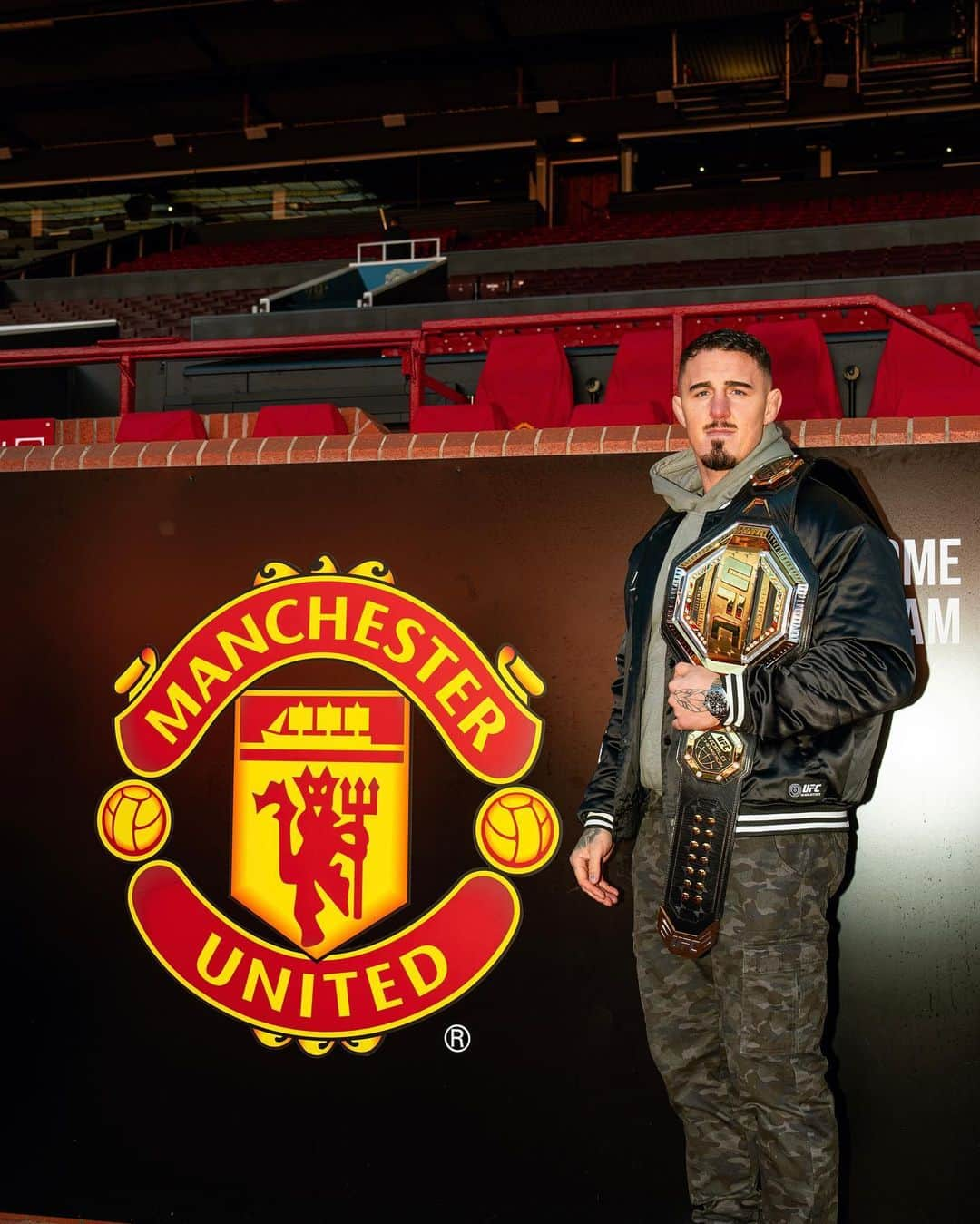 マンチェスター・ユナイテッドのインスタグラム：「Welcome, Champ.   @TomAspinallOfficial taking in the sights at Old Trafford 🏅🏟️  #MUFC #ManUtd #OldTrafford #UFC #TomAspinall」