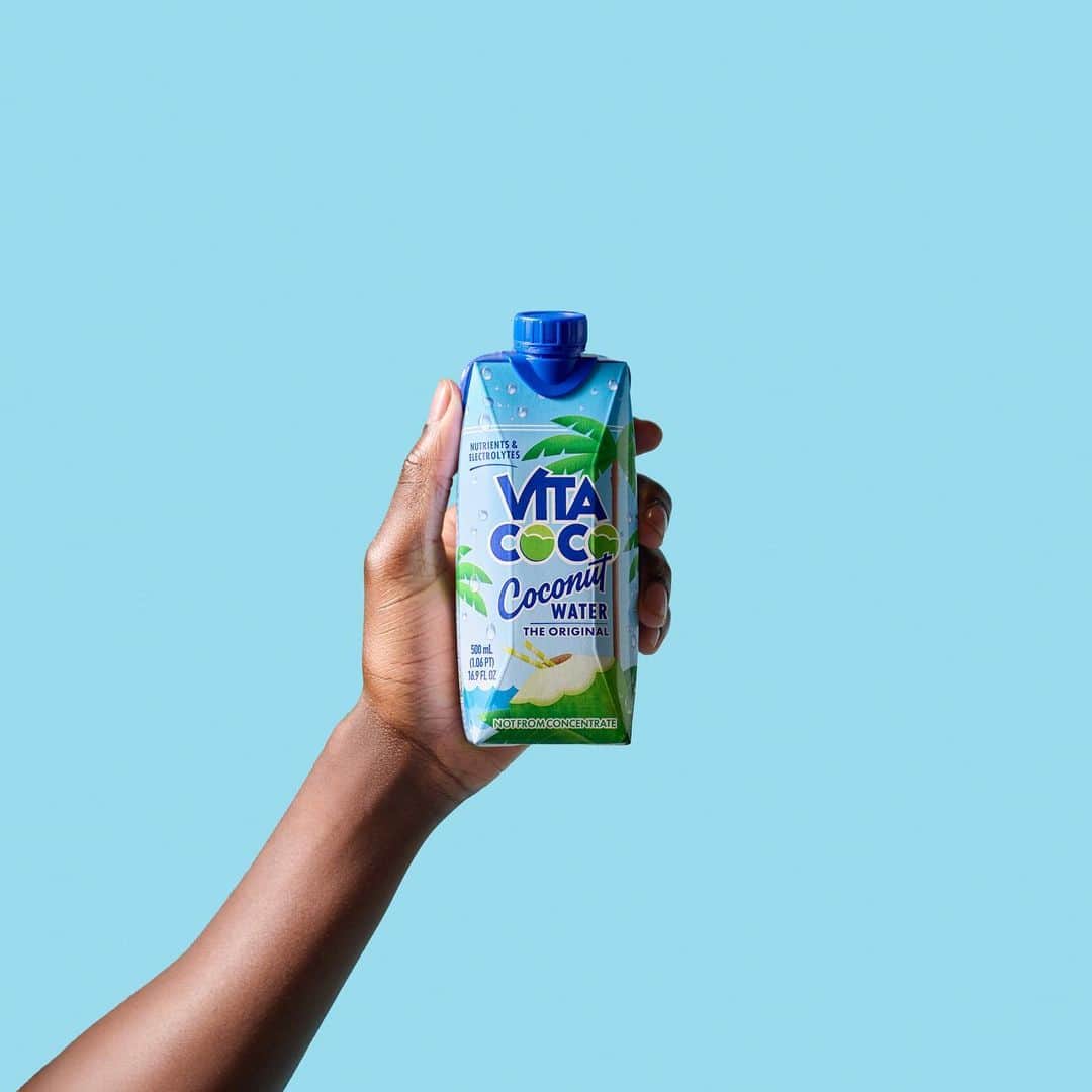 Vita Coco Coconut Waterのインスタグラム：「Ready to win the weekend? Sip on Vita Coco and stay refreshed, naturally. What's your go-to for weekend hydration? 🥥💦」