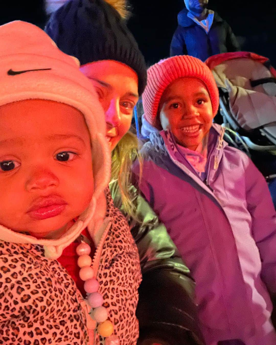 メリッサ・ビショップのインスタグラム：「Look at these faces taking in all the action at our local Santa Parade. To be a kid again and see it through their eyes ✨」