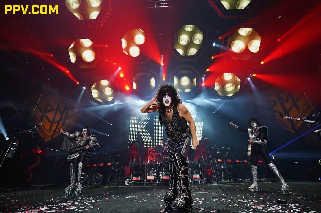KISSのインスタグラム：「Let’s hear it: Who’s excited that @kissonline #EndOfTheRoadPPV is TWO WEEKS AWAY?!  👉 Order link in bio  #KISS50 | #KISSArmy l #EndOfTheRoadTour」