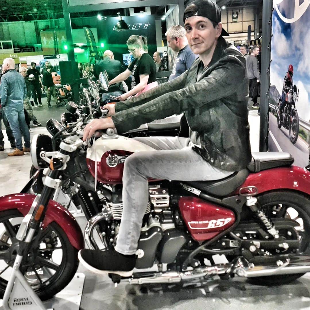 オリバー・フェルプスさんのインスタグラム写真 - (オリバー・フェルプスInstagram)「Soooo many beautiful bikes at @motorcyclelive 😍 #mvagusta #triumphmotorcycles #royalenfield #bmwmotorrad #ducati #indianmotorcycle」11月19日 1時16分 - oliver_phelps