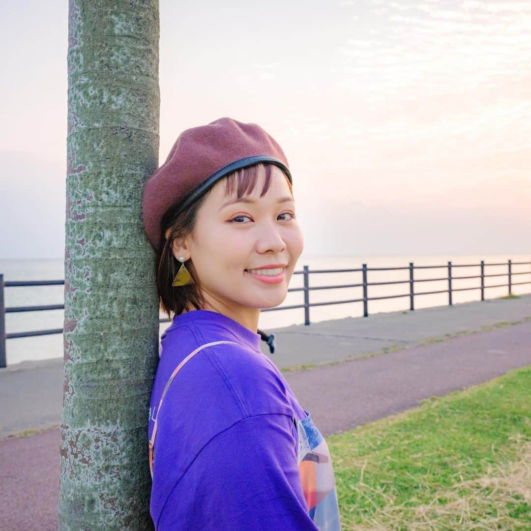 MAIKO のインスタグラム：「いつまで経ってもベレー帽の被り方 正解分かんないけど今日も楽しんでこ〜🫨笑  我載帽子很差🤷🏻‍♀️  #今日もキラキラな1日を🌈💜✨」