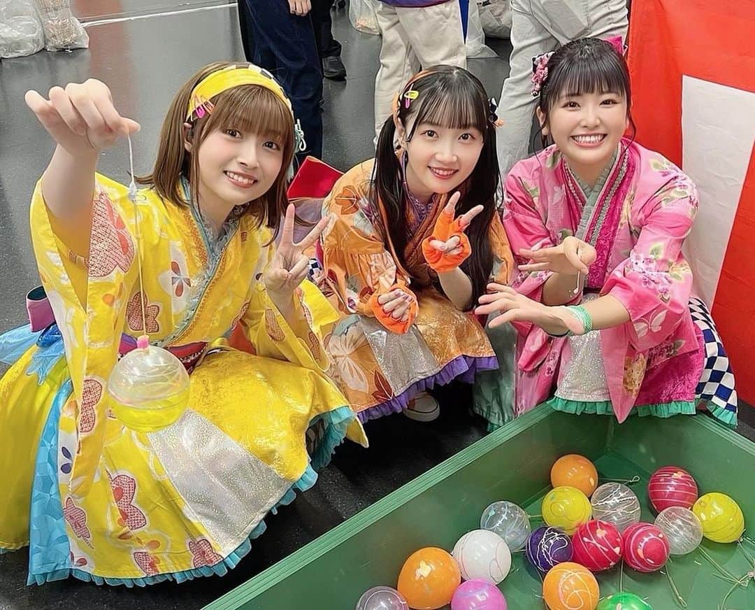 吉岡茉祐さんのインスタグラム写真 - (吉岡茉祐Instagram)「4U〜〜🐊🍿🎀  衣装も相まって祭り感満載なバンドユニットになってたの本当に最高に面白かった😃  出番が終わった後もたくさんあった屋台で浴衣衣装のまま楽しんでましたとさ。  #4U #ナナシス #t7s #佐伯ヒナ #長縄まりあ #鰐淵エモコ #吉岡茉祐 #九条ウメ #山下まみ  #animaxmusix」11月19日 12時12分 - yoshioka_mayuc