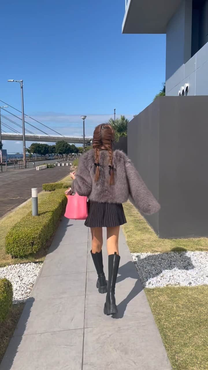 MARIKOのインスタグラム：「👣👣👣 じゅんちゃんにお誕生日 お祝いしてもらった日🥰 @junpi_222  急に誕生日の音楽鳴り出して お店にいてるお客さん達も一緒に 手たたいてくれて恥ずかった🤣 ありがとう💕💕 . . ..  . . . . . . #ootd#code#三つ編みアレンジ」