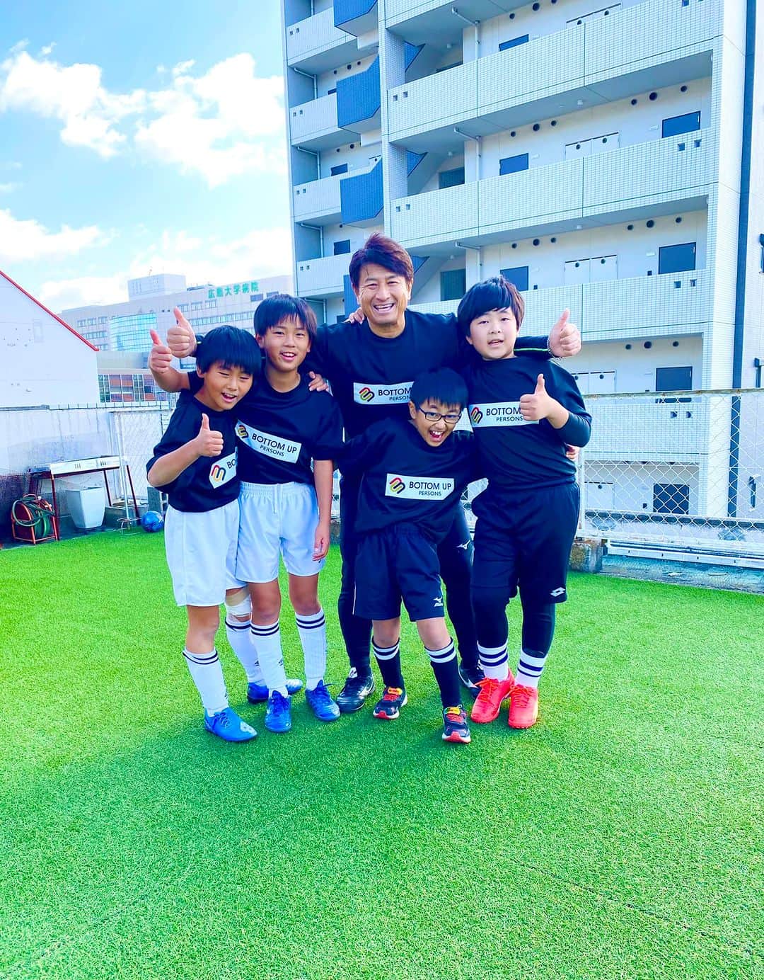 畑喜美夫のインスタグラム：「早朝ボトムアップパーソナルサッカー⚽️終了‼️  動きながらプレーする習慣‼️ 認知→判断→実行‼️  夕方からねサッカースクールも楽しみですねー‼️  今日も最高の自分を発揮します‼️」