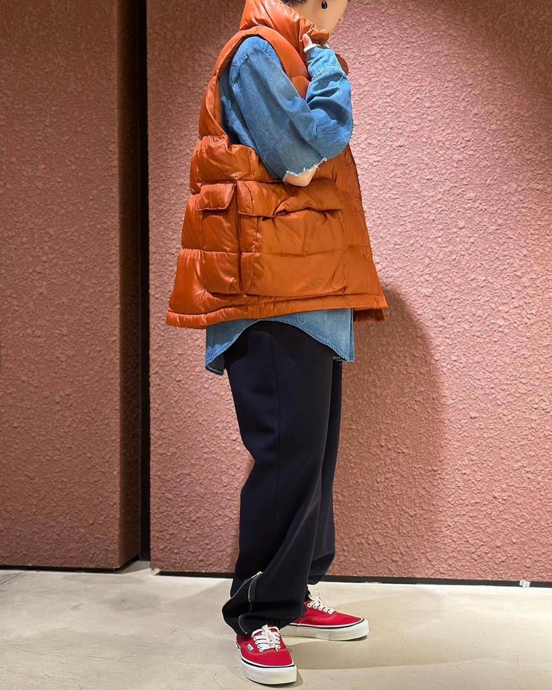 6(ROKU) OFFICIALさんのインスタグラム写真 - (6(ROKU) OFFICIALInstagram)「-  @daiwapier39_official WOMEN’s tech backpacker down vest ¥44,000-tax in  ＜KURO × 6＞denim shirt ¥46,200- tax in  6 military zip pants ¥30,800- tax in  @vansjapan ANAHEIM FACTORY AUTHENTIC 44 DX ¥9,350- tax in  #roku #kuro #kurodenim #daiwapier39 #vans」11月19日 11時29分 - 6______roku