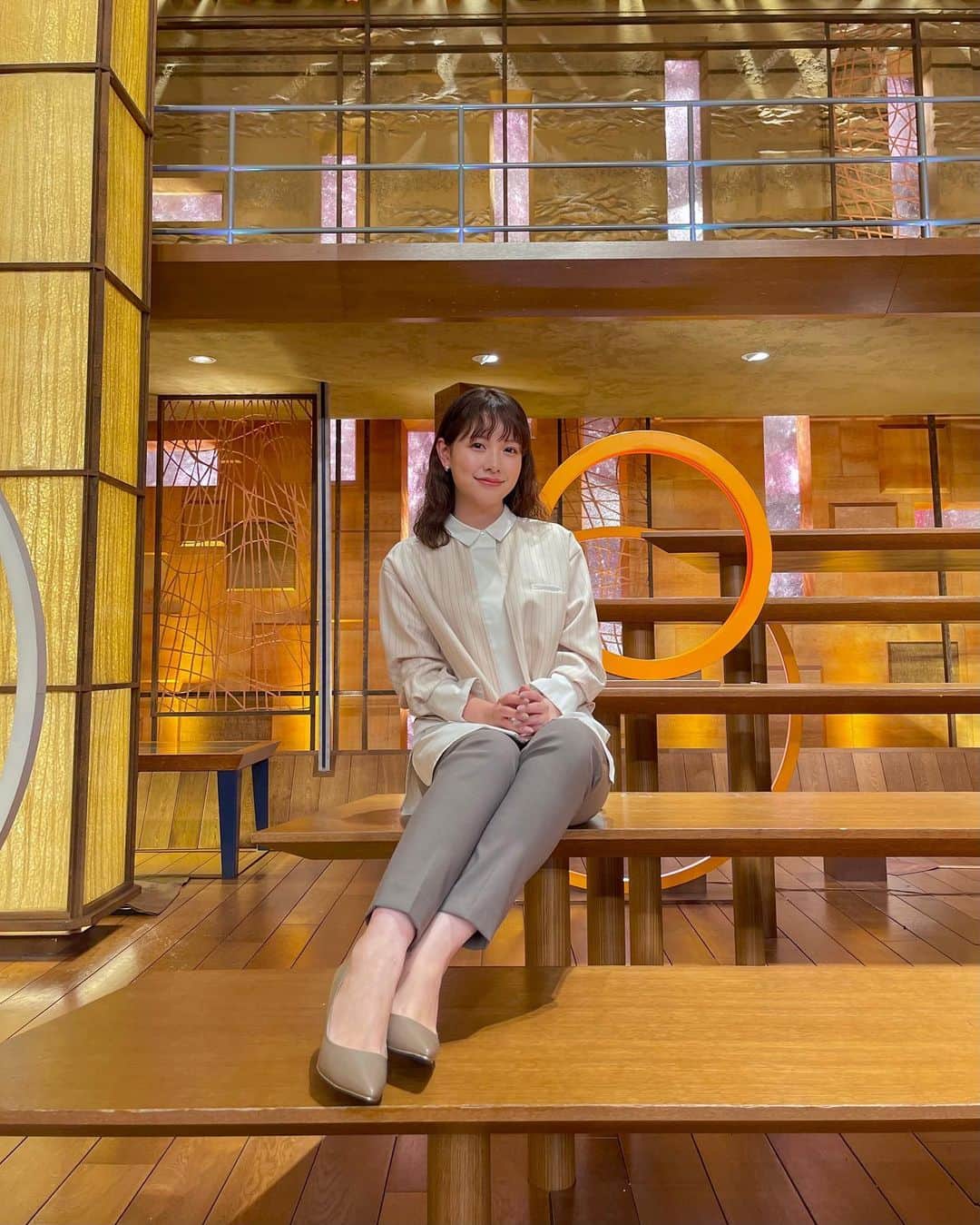 渡辺瑠海さんのインスタグラム写真 - (渡辺瑠海Instagram)「. 今日のサンステはいつもより遅いスタート。 よる10:30からの放送です🌙 今夜もよろしくお願いします😌  先週の衣装は @official_bluegreed   #サンステ #サンデーステーション」11月19日 11時30分 - rumi_watanabe_ex