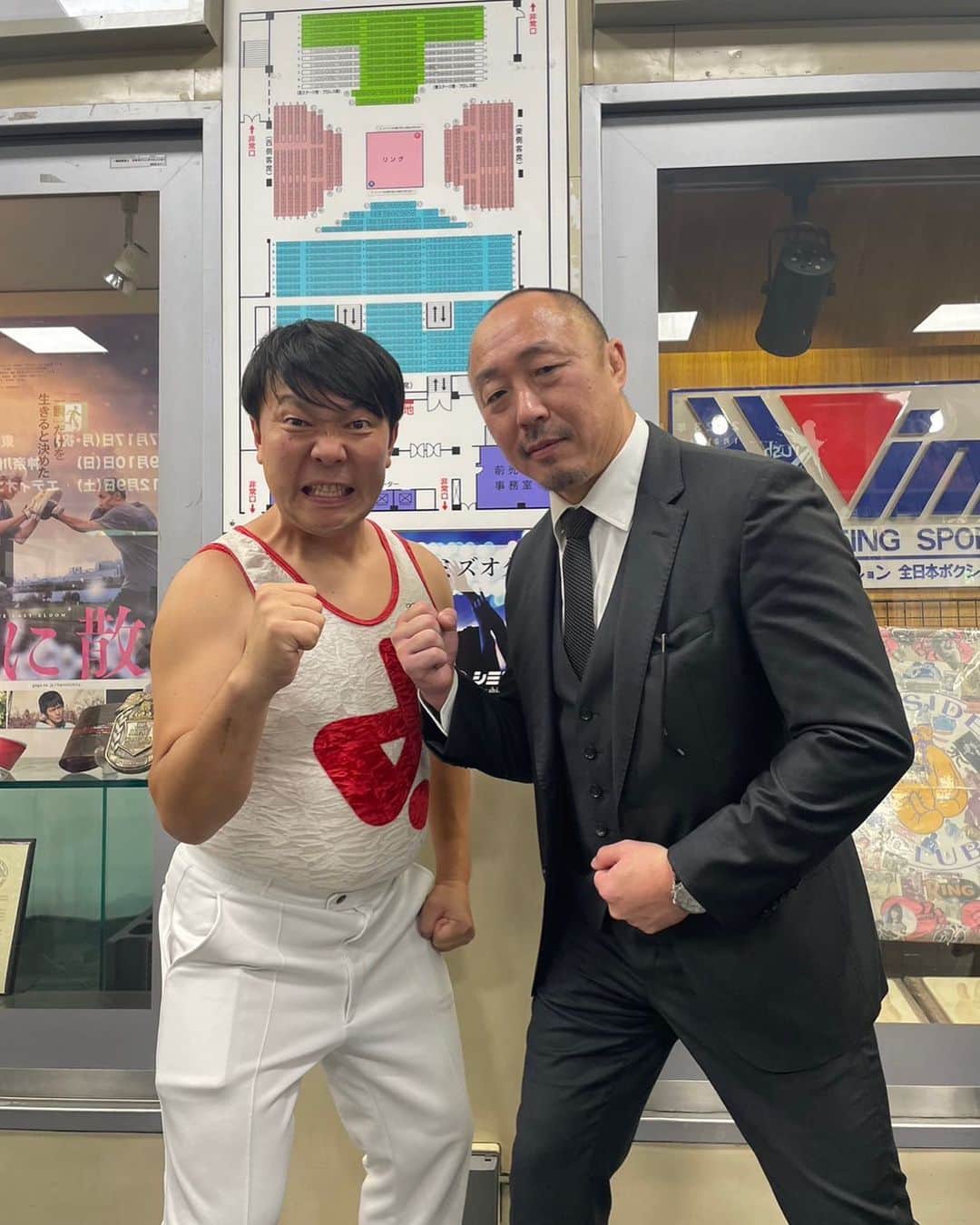 オラキオのインスタグラム：「NJKFでの初の武田さんプロデュース興行。KO連発で盛り上がりました。でもまだまだこれからと息を巻く武田さん！2月11日の興行が楽しみです！  #NJKF #ニュージャパンキックボクシング連盟 #チャレンジャー #武田幸三 #超合金 #オラキオ」