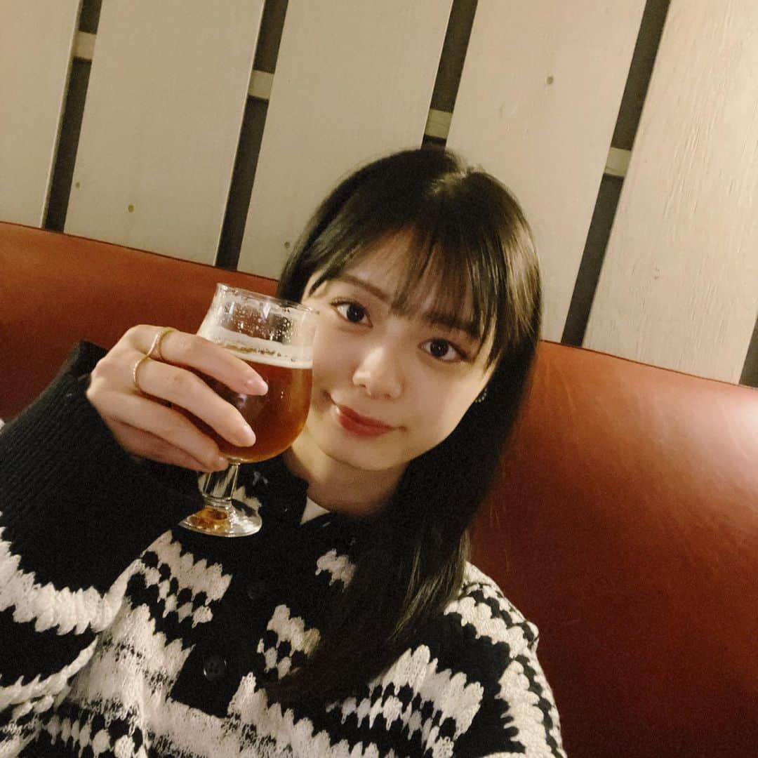紺野彩夏さんのインスタグラム写真 - (紺野彩夏Instagram)「ニットの季節🧶 とビール！！！」11月19日 18時30分 - ayaka_konno_official