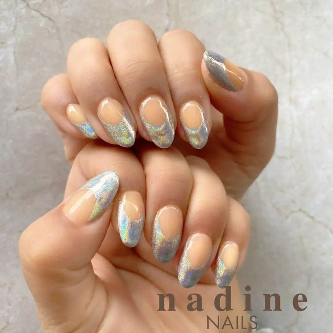 nadineNAILSのインスタグラム：「ミラーフレンチ♡ユニコーンがキラッキラです✨  #nailart #nailstagram #nails #art #instnailstyle # #japanstyle  #originalnails #gold#silver#美甲 #gelnails #gel甲 #ニュアンスネイル#girlsfashion #ミラーネイル  #clearnails #フレンチネイル#リングネイル #ワンホンネイル#pedicure #スキニーフレンチネイル #秋色ネイル#マグネットネイル#グラデーションネイル#韓国ネイル#韓国コスメ#ホログラムネイル#クリアネイル#ミラーネイル  nailsheet @lavankomono」