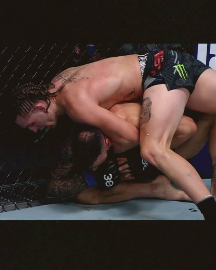 モンスターエナジーのインスタグラム：「BRENDAN ALLEN IS THE REAL DEAL 😳 @B_Allen185   Brendan Allen defeats Paul Craig via submission in Round 3 of the main event, making that six wins in a row.  #MonsterEnergy #UFC #UFCVegas82 #Fight #FightNight」