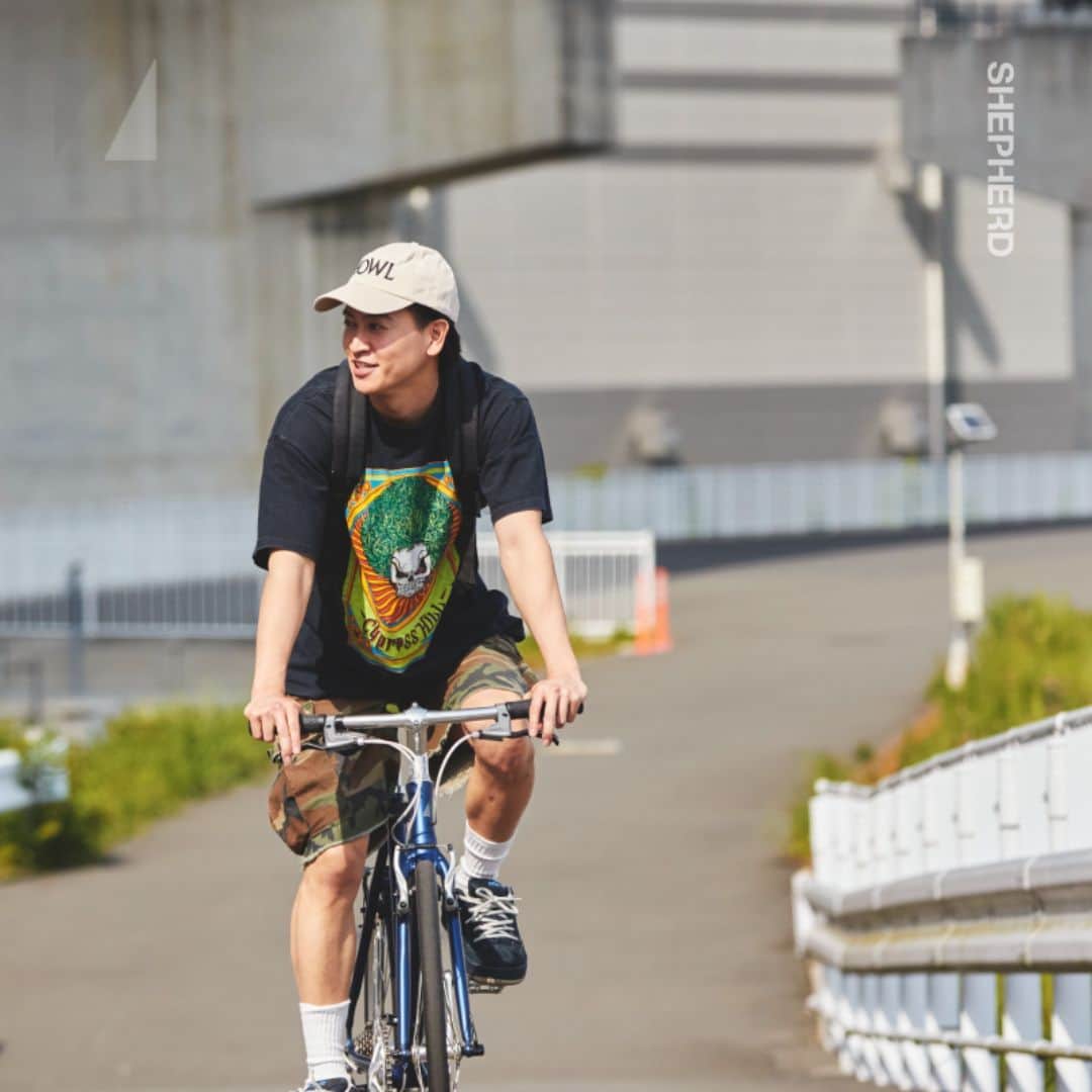 RITEWAY -Official Instagram-さんのインスタグラム写真 - (RITEWAY -Official Instagram-Instagram)「SHEPHERD シェファード  乗りやすい。だからどこに行くにも一緒。 —————————— 「シェファード」は英語で牧場の羊や牛の誘導や監視をする牧羊犬「SHEPHERD」が名前の由来。  機敏で活発に走り回る牧羊犬のように街中を走り、あなたの行きたい場所にどこまでも連れて行ってくれます。  水平基調なフレームデザインで、「無理のない乗車姿勢」と「乗ったときの美しい見た目」のトータルバランスを実現。  乗車したときに適度な前傾姿勢になることでお尻の負担をハンドル側へ分散し長時間でも快適に走行できる設計になっています。  男性でも女性でも乗りやすい。だからどこに行くにも一緒。  —————————— #shepherd #シェファード #riteway #ライトウェイ #ritewayshepherd #自転車 #自転車通勤 #自転車通学 #自転車女子 #ロードバイク #自転車のある生活 #自転車旅 #サイクリング #クロスバイク #ミニベロ #ホリゾンタルフレーム #ホリゾンタル #horizontalframe #haveaniceday」11月19日 12時00分 - riteway_bike
