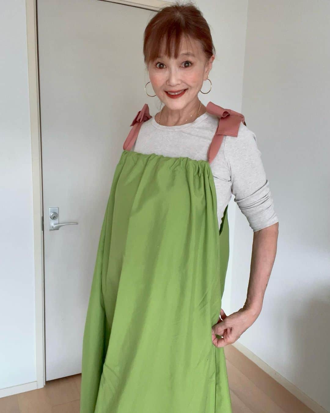 高見恭子さんのインスタグラム写真 - (高見恭子Instagram)「さあ、ビタミンを摂るように楽しいcolorを着よう  #green #greencolor  #vitamincolor  #colorful  #fashion #fashionphoto  #fashionstyle  #maxidress  #ribbondress #ribbon  #lifeisbeautiful」11月19日 11時56分 - takami_kyoko