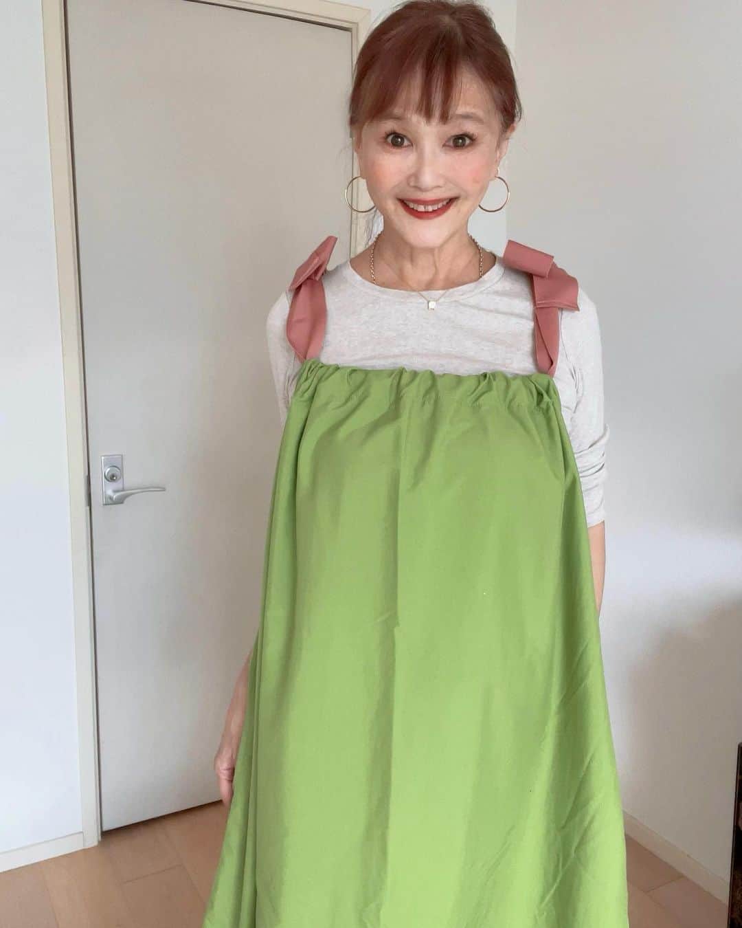 高見恭子さんのインスタグラム写真 - (高見恭子Instagram)「さあ、ビタミンを摂るように楽しいcolorを着よう  #green #greencolor  #vitamincolor  #colorful  #fashion #fashionphoto  #fashionstyle  #maxidress  #ribbondress #ribbon  #lifeisbeautiful」11月19日 11時56分 - takami_kyoko