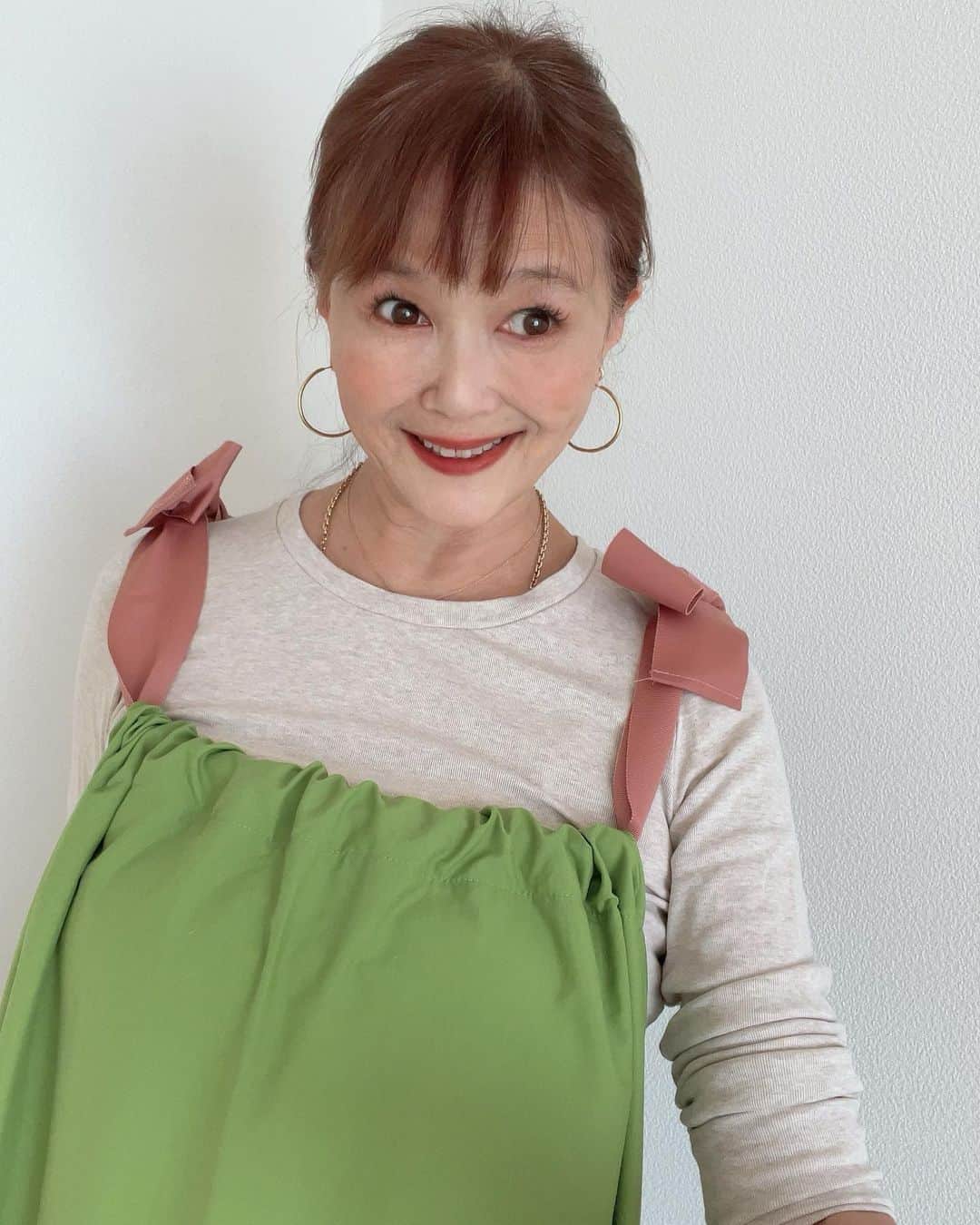 高見恭子さんのインスタグラム写真 - (高見恭子Instagram)「さあ、ビタミンを摂るように楽しいcolorを着よう  #green #greencolor  #vitamincolor  #colorful  #fashion #fashionphoto  #fashionstyle  #maxidress  #ribbondress #ribbon  #lifeisbeautiful」11月19日 11時56分 - takami_kyoko
