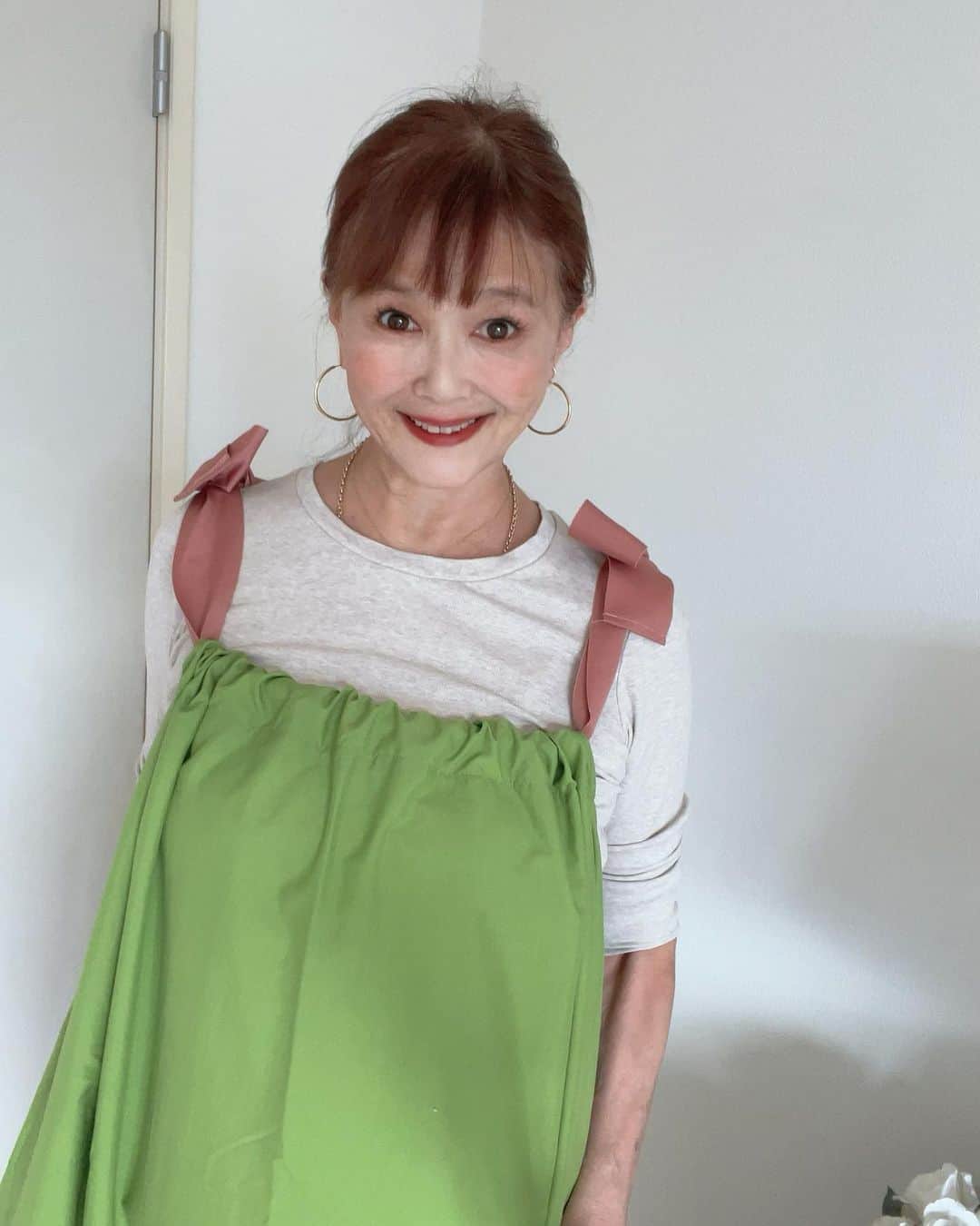 高見恭子さんのインスタグラム写真 - (高見恭子Instagram)「さあ、ビタミンを摂るように楽しいcolorを着よう  #green #greencolor  #vitamincolor  #colorful  #fashion #fashionphoto  #fashionstyle  #maxidress  #ribbondress #ribbon  #lifeisbeautiful」11月19日 11時56分 - takami_kyoko