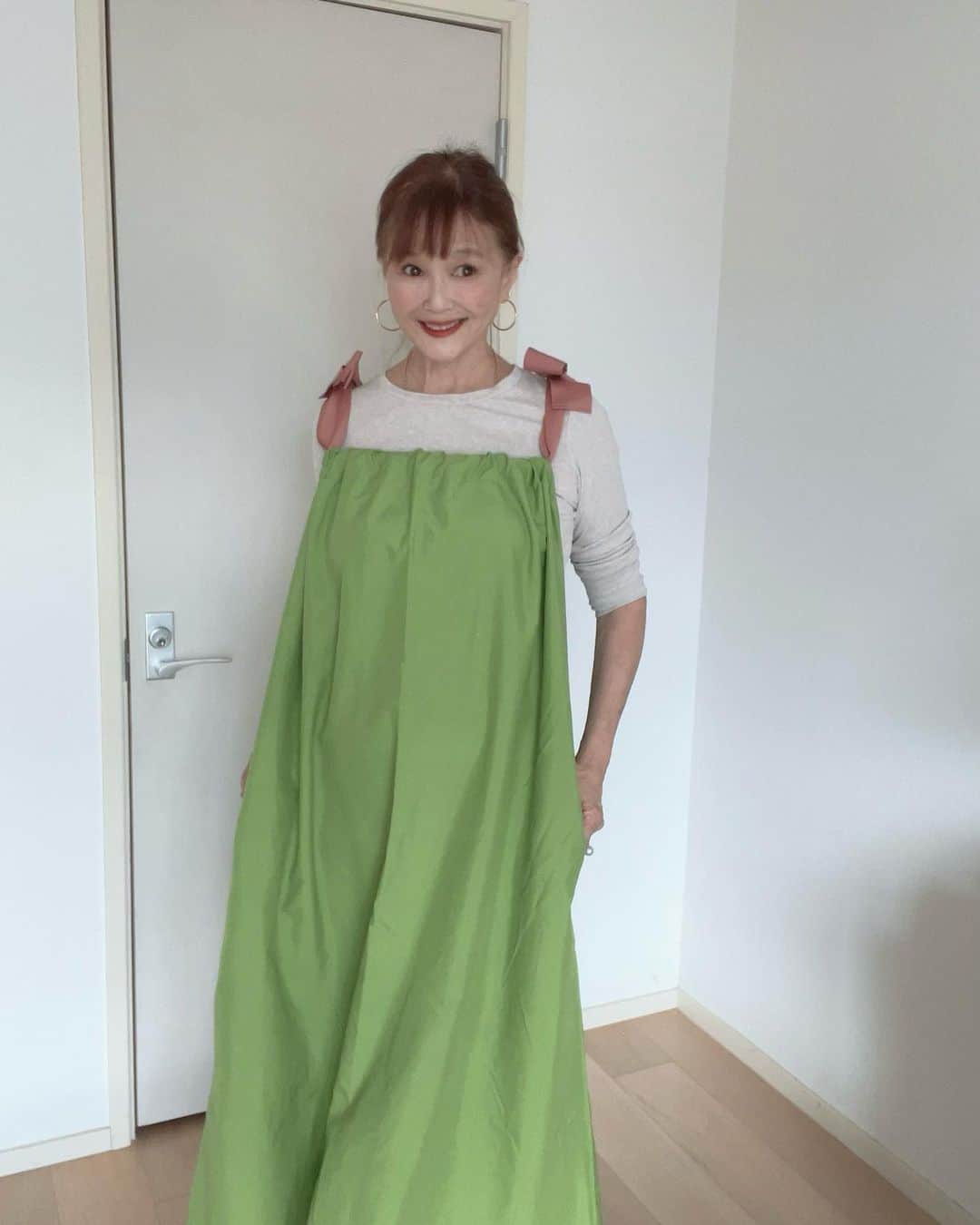 高見恭子さんのインスタグラム写真 - (高見恭子Instagram)「さあ、ビタミンを摂るように楽しいcolorを着よう  #green #greencolor  #vitamincolor  #colorful  #fashion #fashionphoto  #fashionstyle  #maxidress  #ribbondress #ribbon  #lifeisbeautiful」11月19日 11時56分 - takami_kyoko