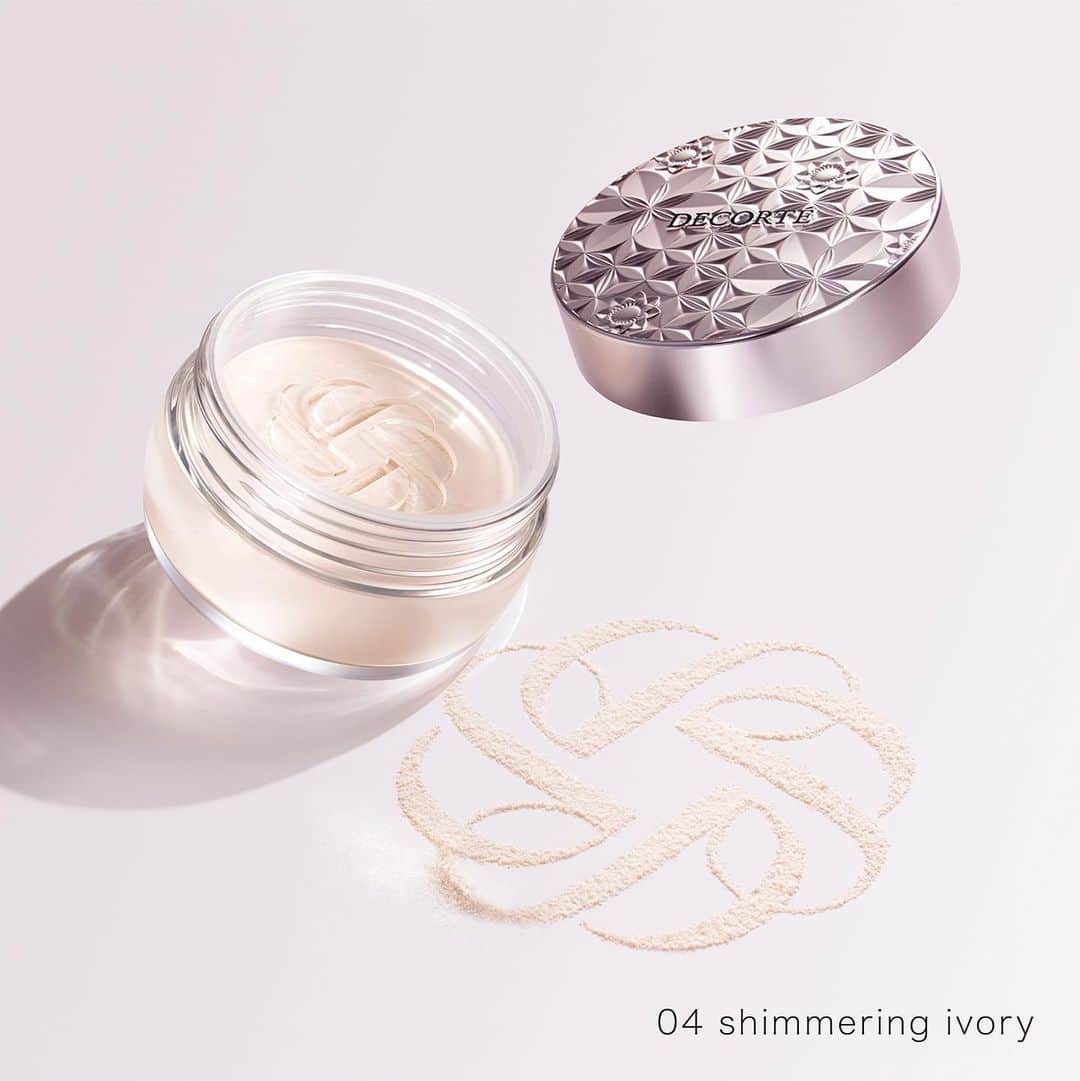 DECORTÉさんのインスタグラム写真 - (DECORTÉInstagram)「New face powder with 5 textures and 9 types.   04 shimmering ivory has a semi-glossy texture.  A clear ivory tone blends into your skin, giving you a bright and transparent skin.  5質感・9種の新しいフェイスパウダー。  04 shimmering ivoryは、セミツヤ質感。 肌なじみのよいクリアアイボリートーンが、トーンアップと透明感のある肌印象を叶えます。  1月16日発売　新商品 ルースパウダー　9種  #コスメデコルテ #decorte #ルースパウダー #フェイスパウダー #ベースメイクアップ #ベースメイク#透明感 #素肌感 #毛穴レス  #facepowder #makeup #cosmetics #beauty #jbeauty」11月19日 12時02分 - decorte_official