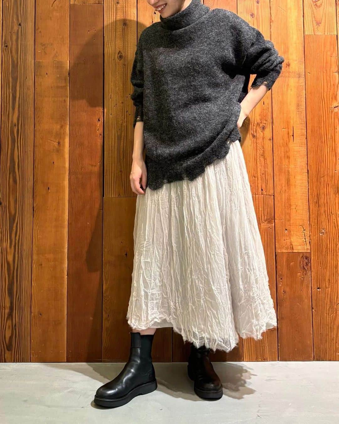 のインスタグラム：「•  pas de calais  New arrival   •knit (No.2427) Charcoal, Grey, Camel 36,300yen •Skirt (No.7226) Ivory, Black 39,600yen •Boots (No.0358) Black, Brown 52,800yen  #pasdecalais  #pasdecalais_offical_jp  #パドカレ #newarrival  #23aw #fashion #outfit  #パドカレコーデ  #大人カジュアル」