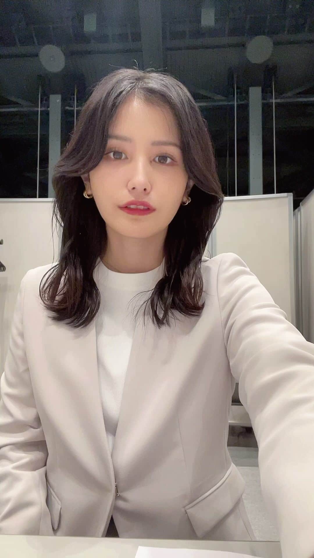 池谷実悠のインスタグラム：「#テレ東批評 のイベントです #テレ東60祭 よろしくお願い致します  #テレ東 #アナウンサー」