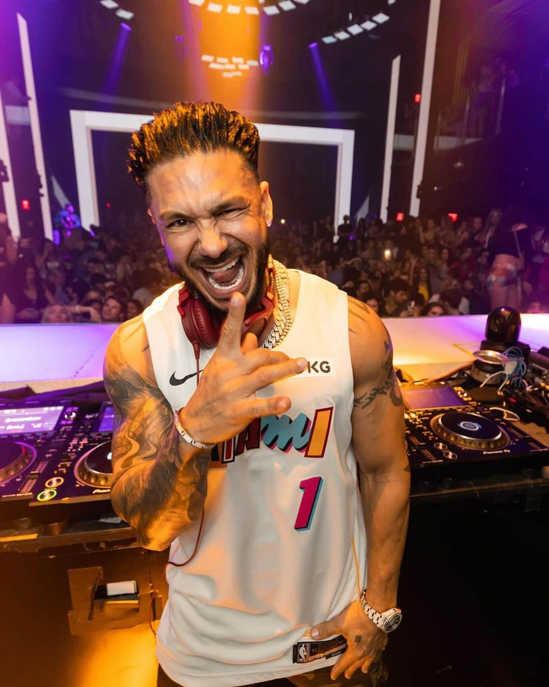 Pauly Dのインスタグラム：「You can’t spell PARTY without PAULY🔥 See you TONIGHT, SATURDAY November 18th @djpaulyd!」