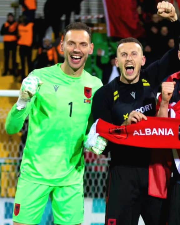 エンポリFCのインスタグラム：「Congratulazioni ragazzi 💪  I nostri Etrit Berisha e Ardian Ismajli ieri in campo con la nazionale albanese 🇦🇱 nella sfida pareggiata contro la #Moldavia 🇲🇩 che è valsa la qualificazione dell'#Albania a #Euro2024」