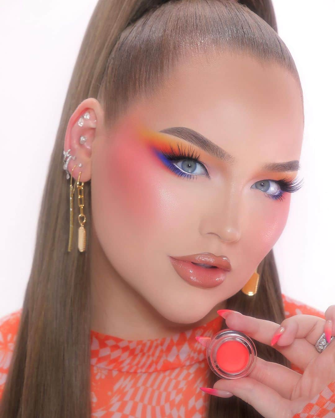 NikkieTutorialsさんのインスタグラム写真 - (NikkieTutorialsInstagram)「my favorite product I’ve ever created 😮‍💨 my Cheeky Flush Cream Blush will be your new holy grail.. trust me 🤭🔥💕 get now for only $15 @nimya 🛍️」11月19日 3時54分 - nikkietutorials