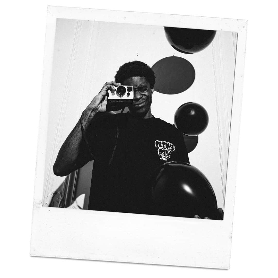 イレブンパリさんのインスタグラム写真 - (イレブンパリInstagram)「ELEVEN 20th ANNIVERSARY 🖤📸  #elevenparis #newpost #newone #newco #eleven #20th #polaroid #streetstyle #streetwear #fashion」11月19日 4時30分 - elevenparisofficial