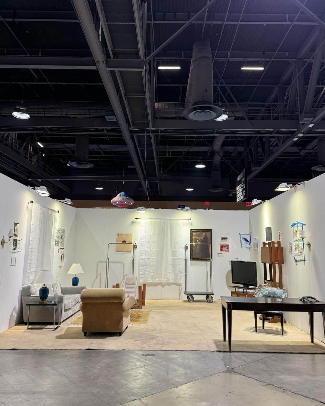 ルカ・サバトさんのインスタグラム写真 - (ルカ・サバトInstagram)「Complex con! Booth E2 I’ve moved my room from The Chateau and made it my booth, Come hang and see the capsule collection :)」11月19日 4時31分 - lukasabbat