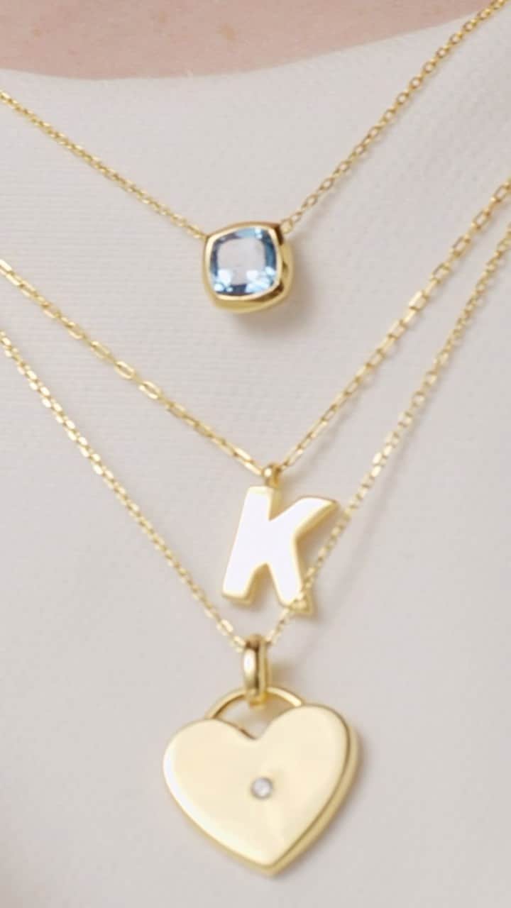 ケイト・スペードのインスタグラム：「Introducing kate spade Fine Jewelry, a new collection of gold vermeil and sterling silver pieces designed for both milestone celebrations and everyday moments. Gorgeous, gleaming, giftable. (Hint, hint.) #katespadeny」