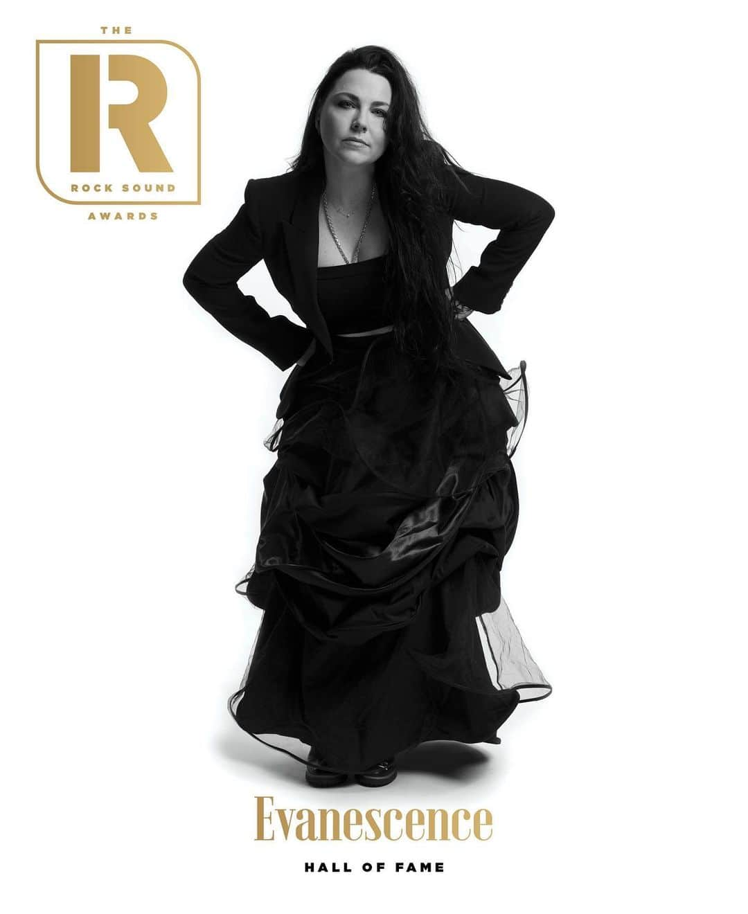 Rock Soundさんのインスタグラム写真 - (Rock SoundInstagram)「Evanescence’s Amy Lee with her 2023 Rock Sound Hall Of Fame Award  Get your copy of our awards issue to read the full interview, reflecting on 20 years of ‘Fallen’, plus a giant double-sided poster and A4 photo print  Order now at SHOP.ROCKSOUND.TV, link in bio  #evanescence #amylee #rock #metal」11月19日 5時04分 - rocksound