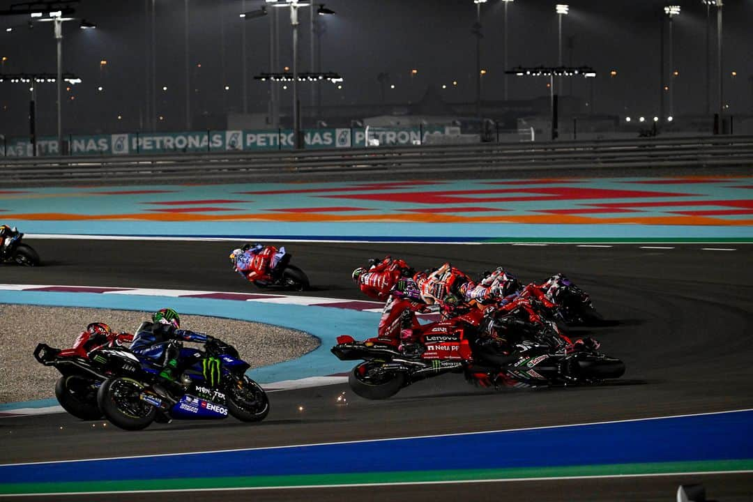 YamahaMotoGPのインスタグラム：「Showing receipts 🧾   @frankymorbido did everything he could to avoid the crashing riders involved in the Turn-6 incident on the opening lap of the Sprint. He was not involved in the accident itself.  #MonsterYamaha | #MotoGP | #QatarGP」